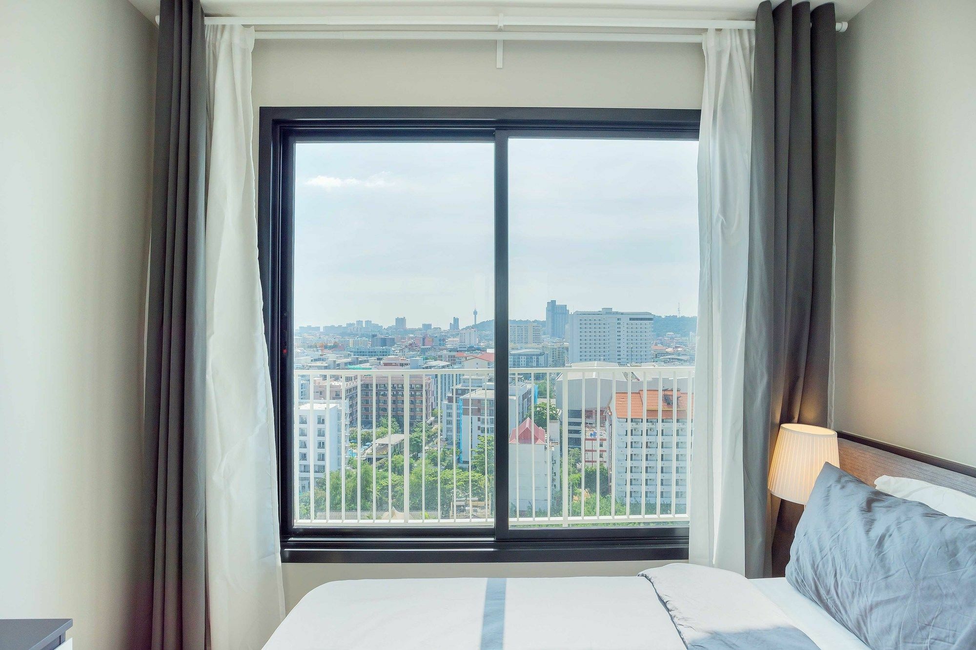 Favstay - The Base Central Pattaya Esterno foto