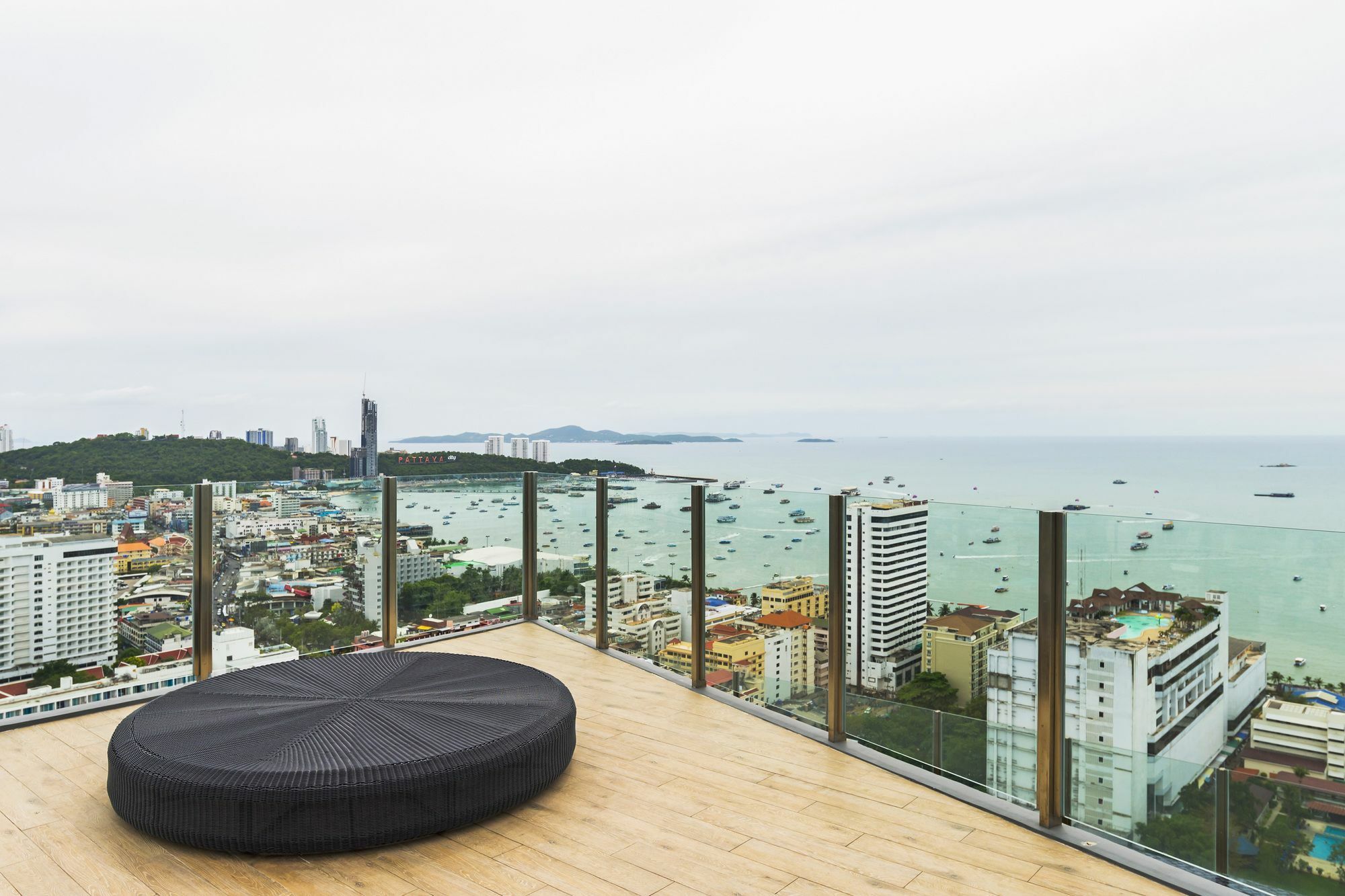 Favstay - The Base Central Pattaya Esterno foto