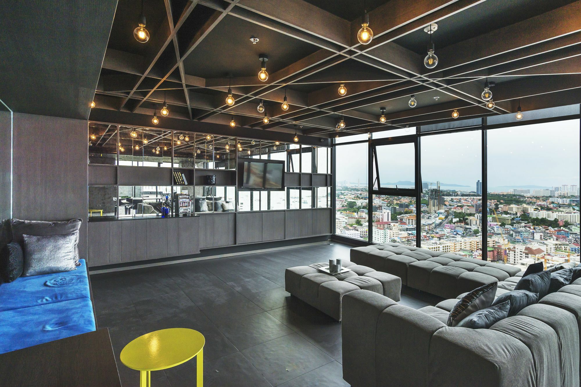 Favstay - The Base Central Pattaya Esterno foto