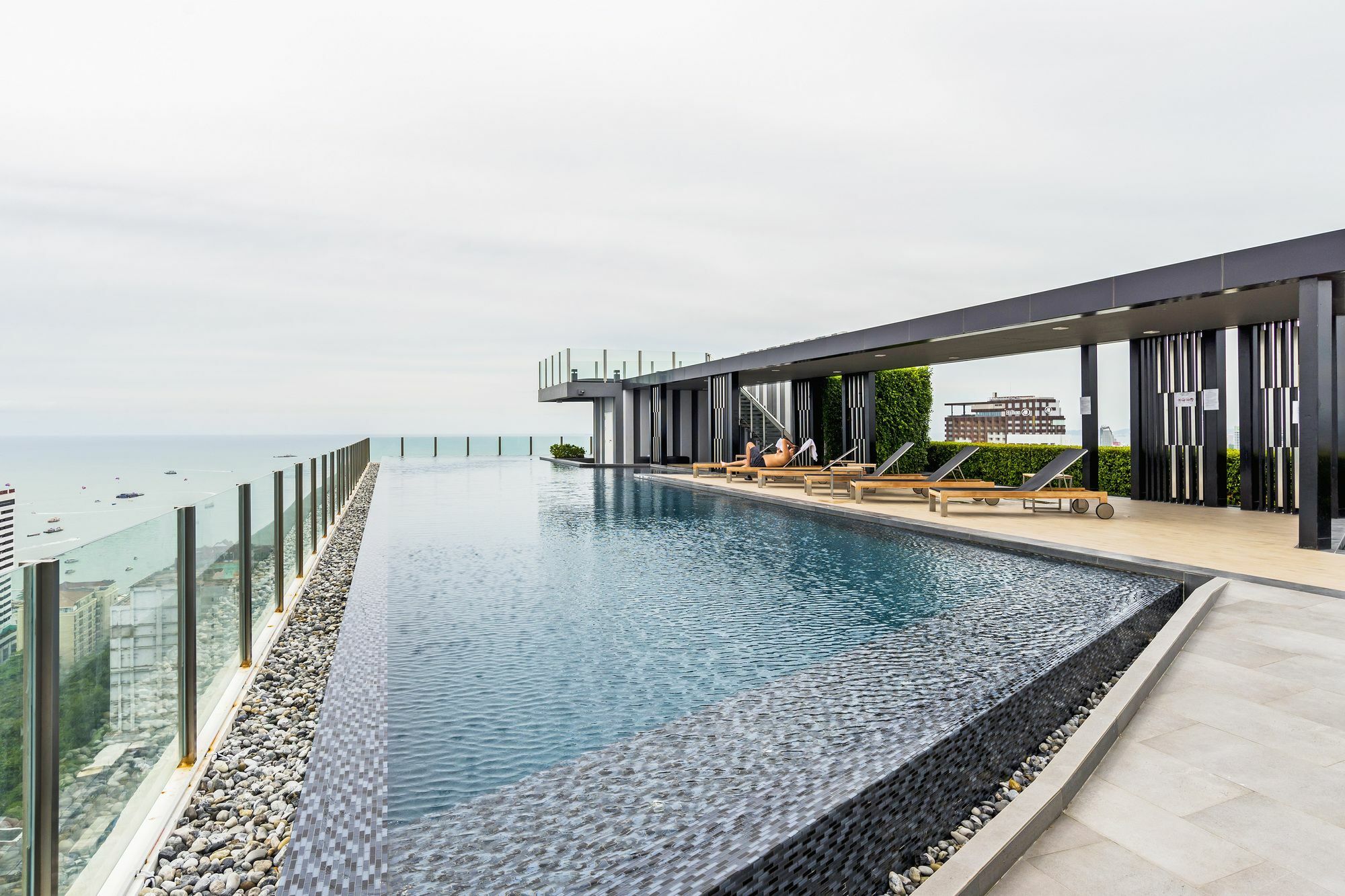 Favstay - The Base Central Pattaya Esterno foto